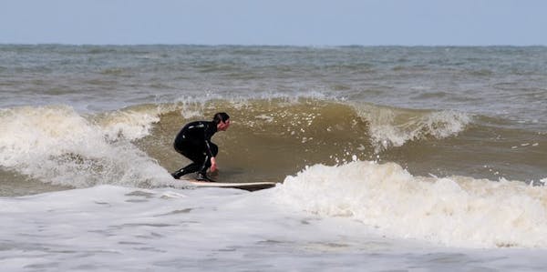 Surfen op het Noordzeestrand