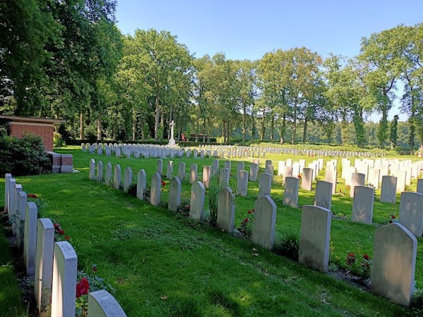 Arnhem War Cemetery