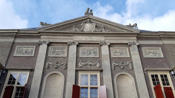 De Lakenhal